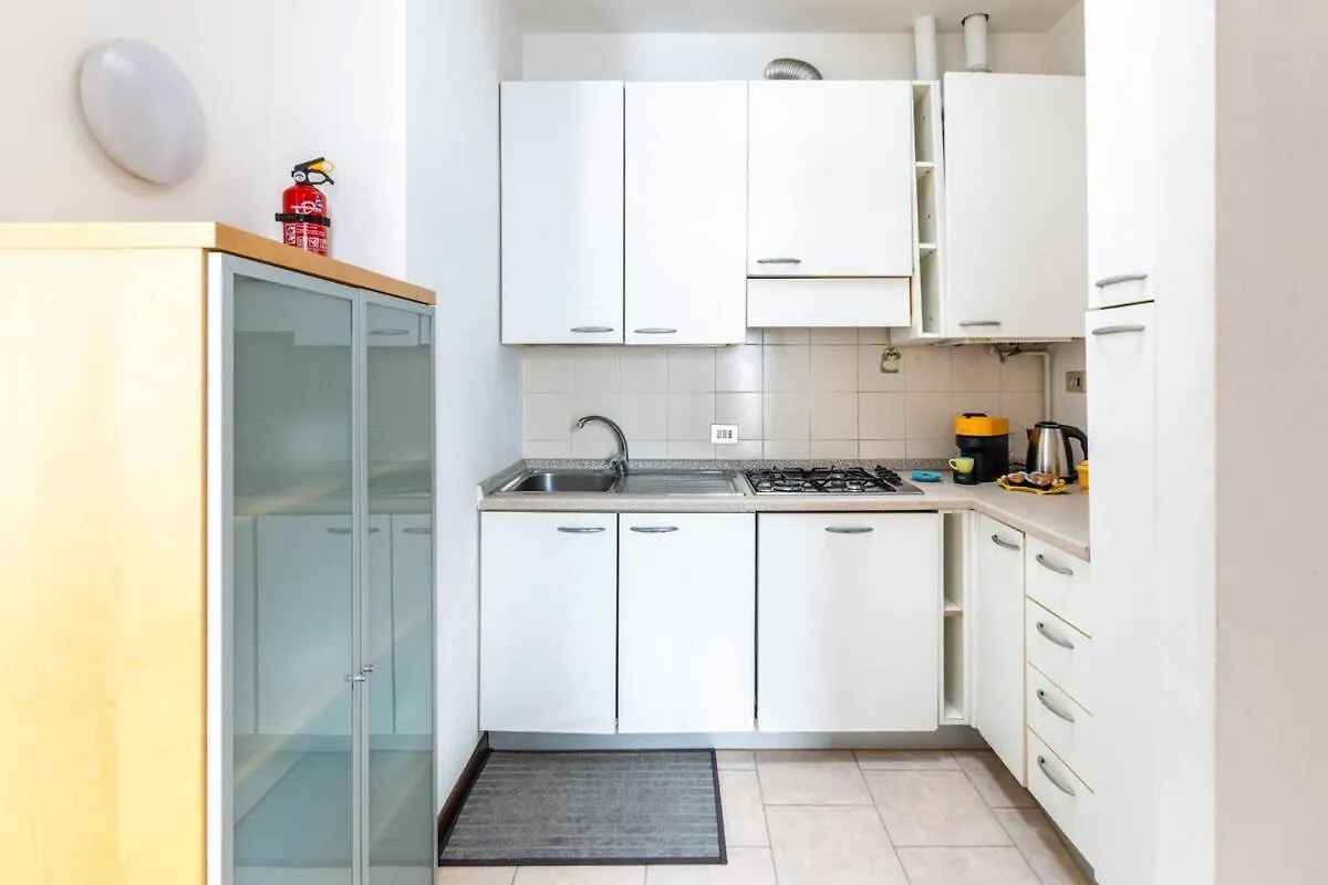 Apartamento Suite Con Bagno Privato Con Wifi A 200M Dalla Metro Milão Itália